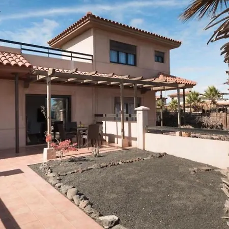 Paradise Island Лахарес